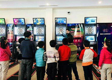 校園飛鏢機(jī)